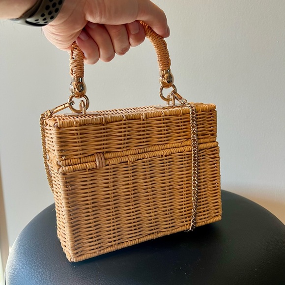 Zara - Picture 3 of 6